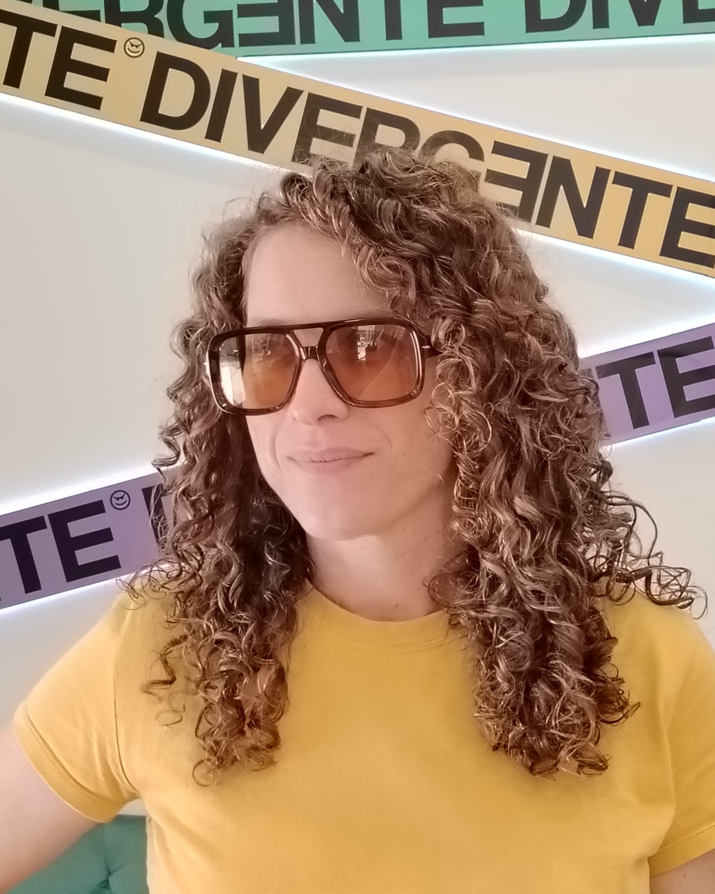 gafas de sol carey con montura rectangular oversize y lentes color ámbar