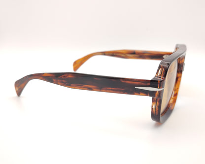 gafas de sol carey con montura rectangular oversize y lentes color ámbar