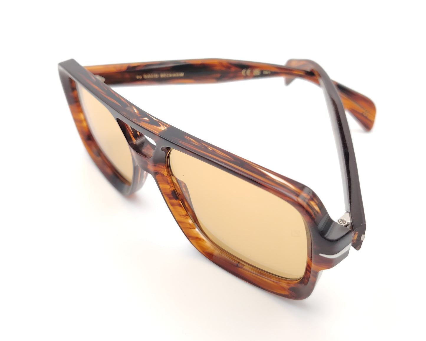 gafas de sol carey con montura rectangular oversize y lentes color ámbar
