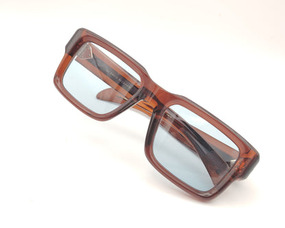 gafas de sol rectangulares de acetato marrón translúcido con lentes azules fotocromáticas