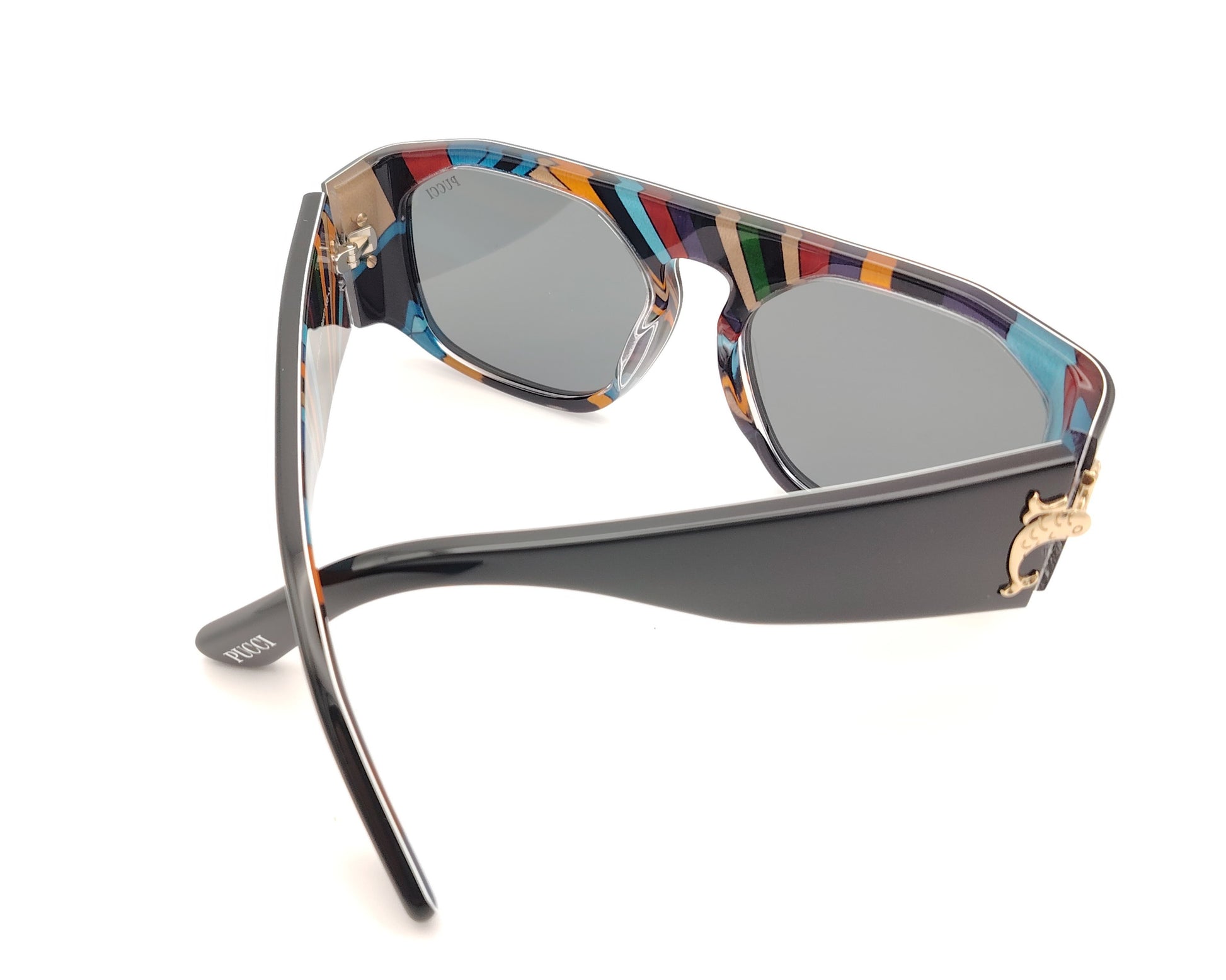 gafas de sol emilio pucci negras con  estampado multicolor en el interior y detalle dorado en las varillas