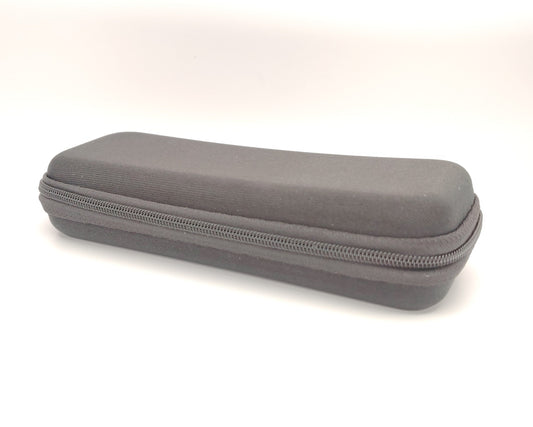 estuche rígido negro alargado con cremallera para gafas