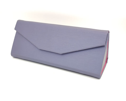 estuche plegable para gafas tipo sobre en lila con cierre magnético

