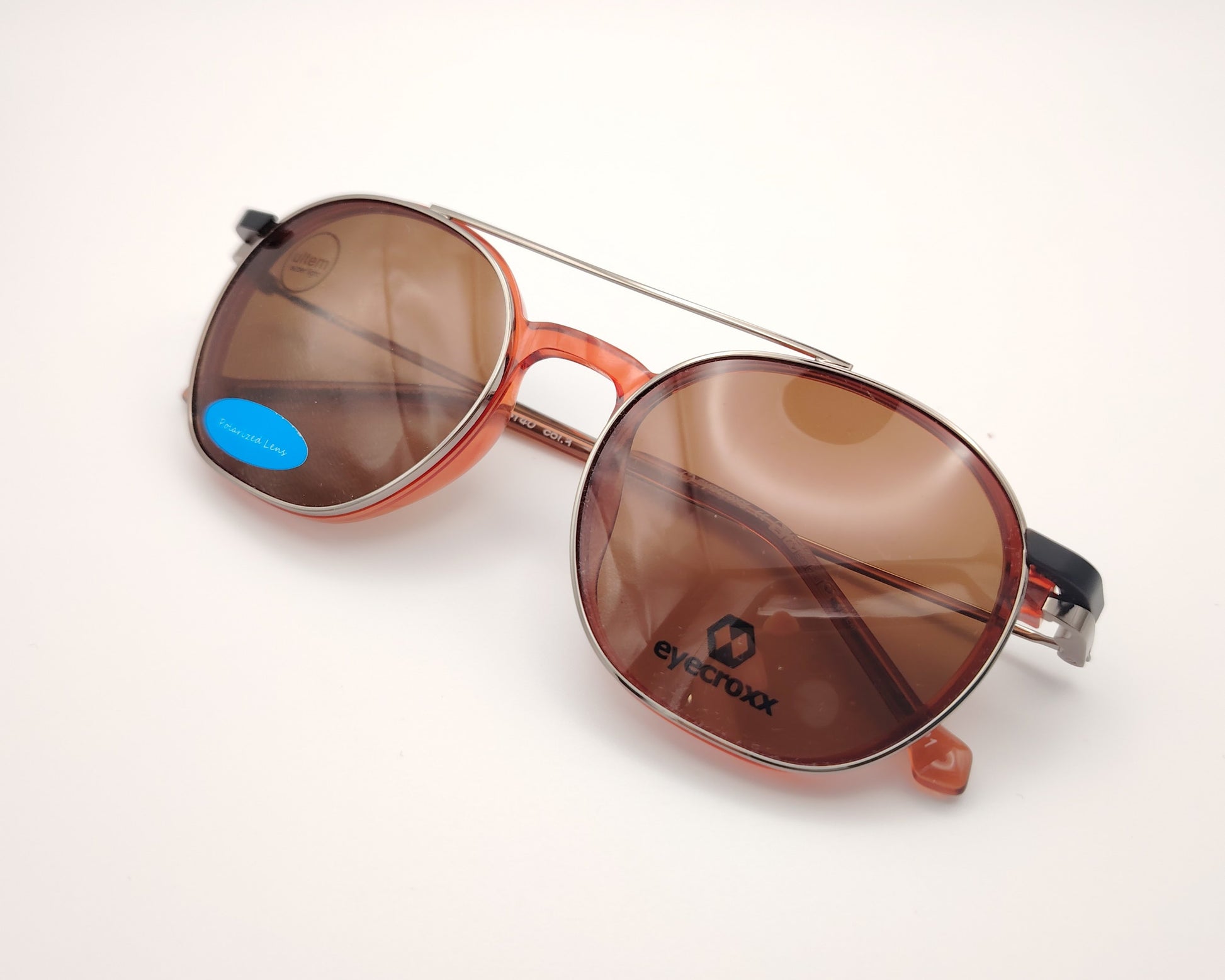 gafas eyecroxx ec609 c3 montura geométrica redondeada  color naranja suave con clip solar magnético metálico polarizado