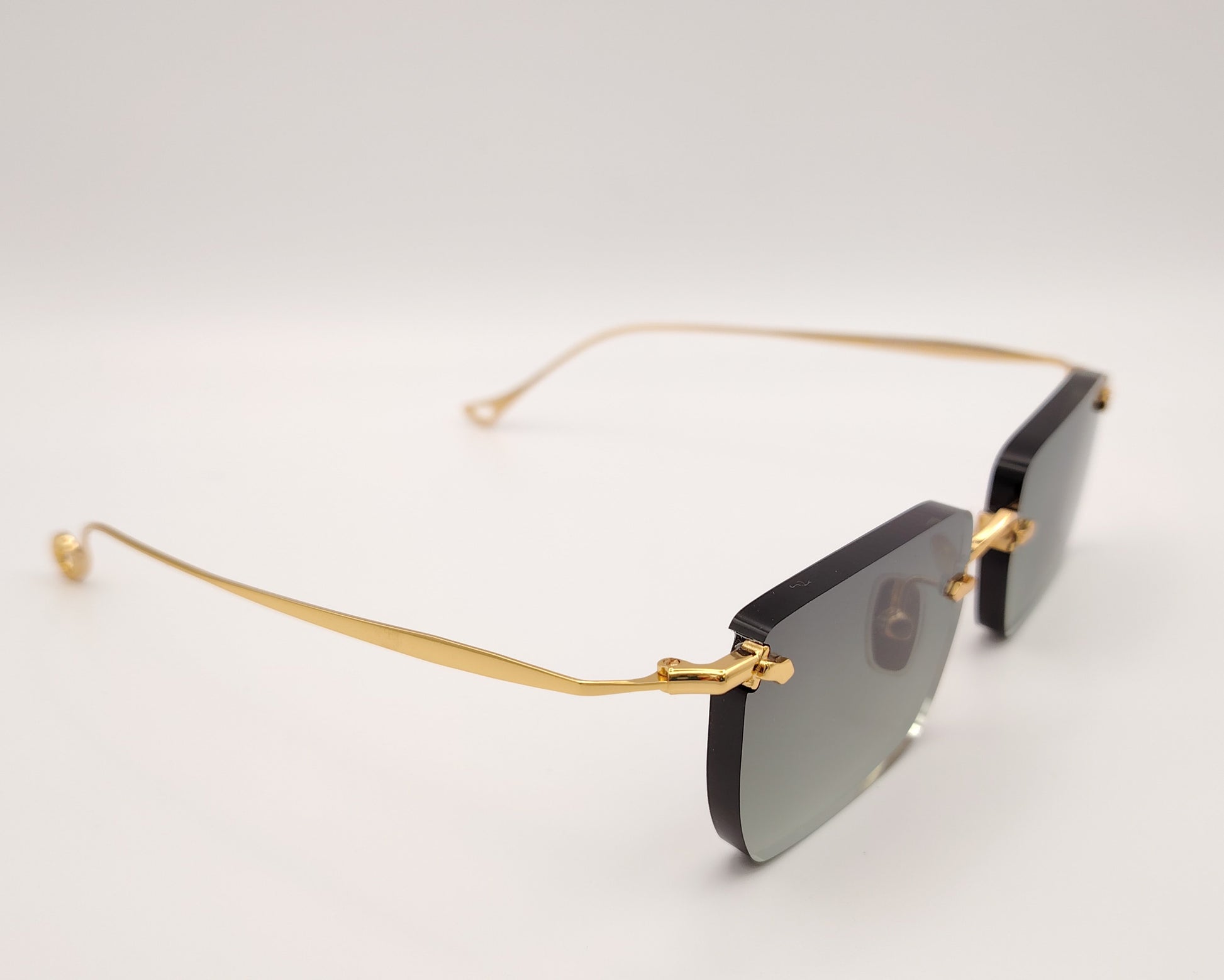 eyepetizer etherege c4-52 gafas de sol sin montura con lentes rectangulares degradadas en verde y detalles dorados