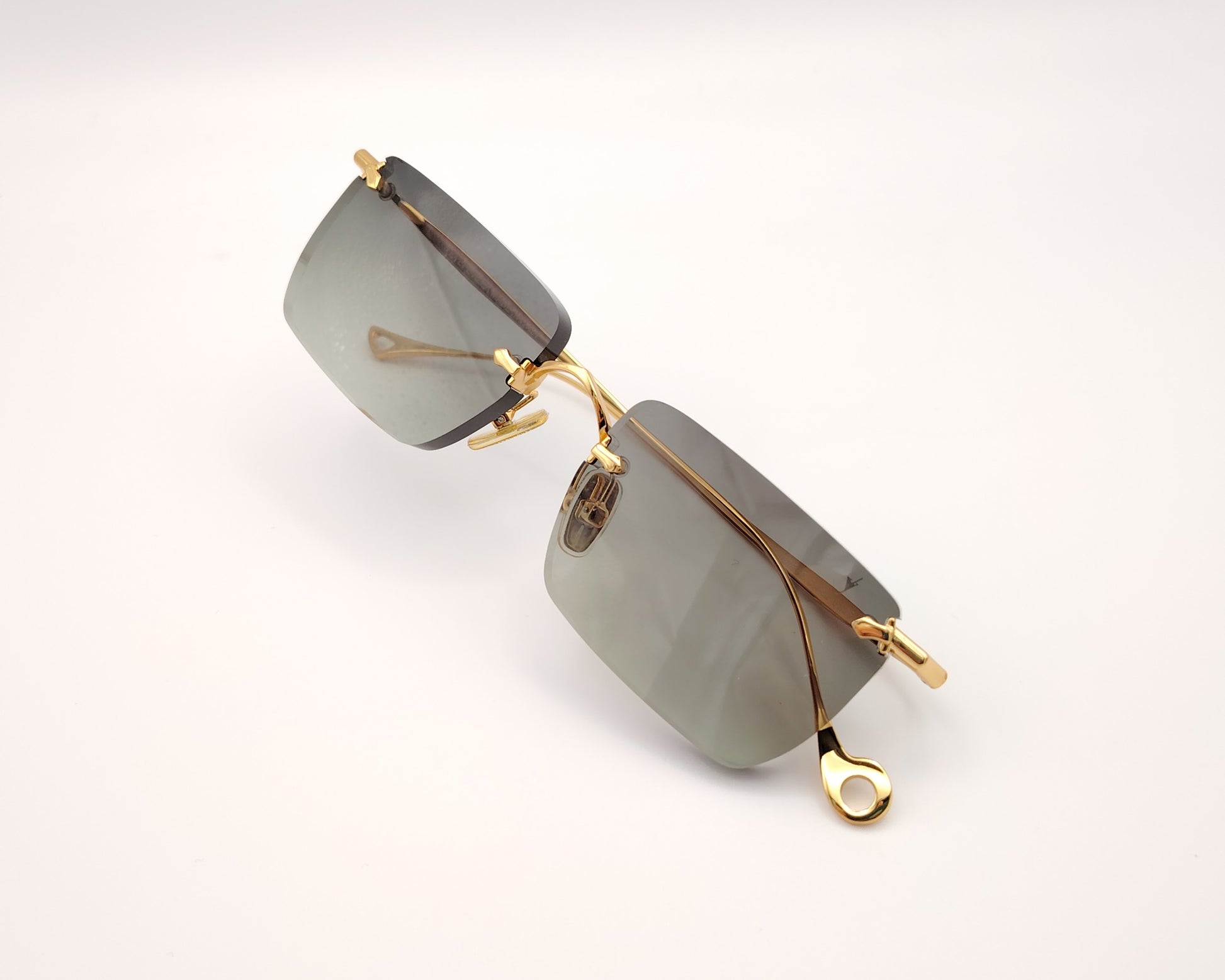 eyepetizer etherege c4-52 gafas de sol sin montura con lentes rectangulares degradadas en verde y detalles dorados