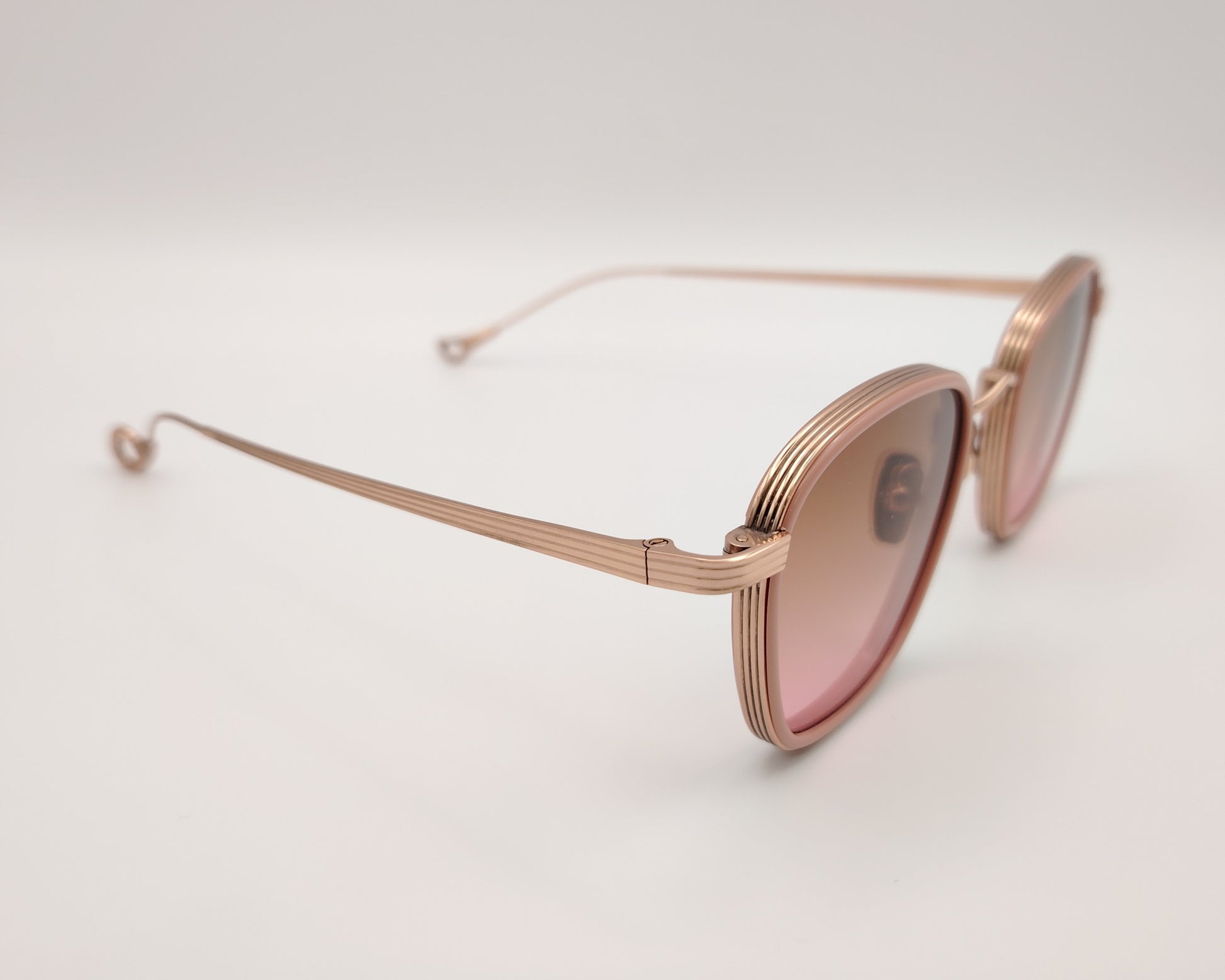eyepetizer glide c q-9-44 gafas de sol en tono oro rosa con lentes degradadas en rosa