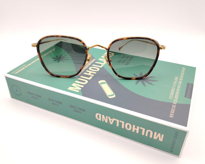 eyepetizer honore c i-4-25 gafas de sol con montura en carey y dorado diseño cuadrado suave con lentes degradadas en verde