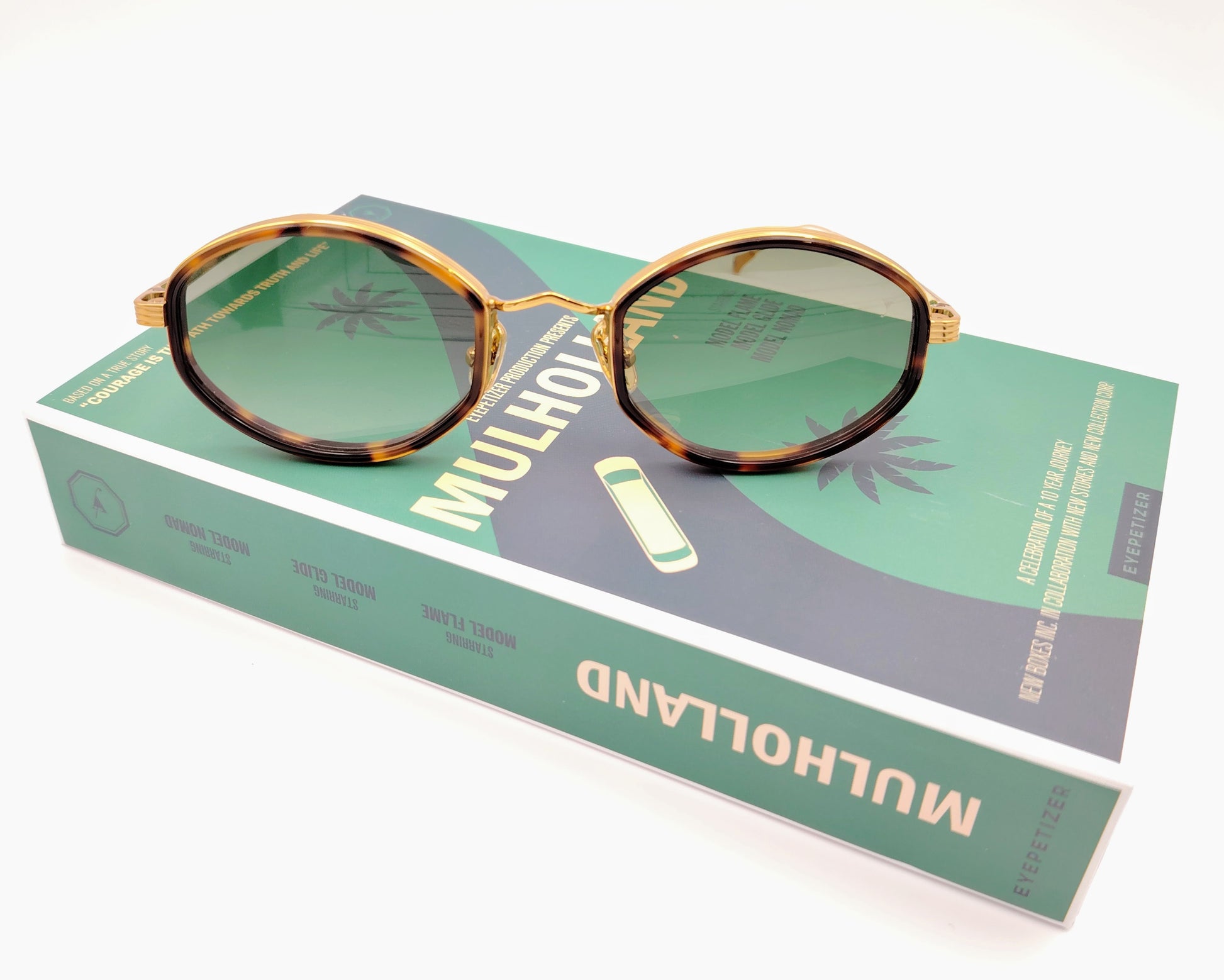 eyepetizer naomi c at-4-25 gafas de sol con montura combinada en metal dorado y acetato carey diseño ovalado con lentes verdes