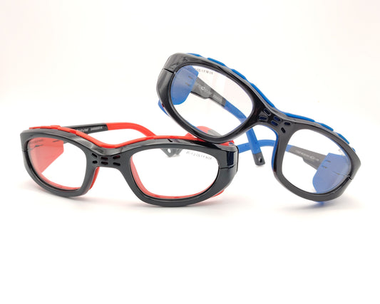 gafas deportivas graduadas infantiles en negro con interior rojo y azul diseño envolvente protección ocular resistente para deporte escolar