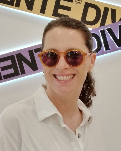 gafas de sol gant forma redonda en acetato color miel con lentes oscuras marrones