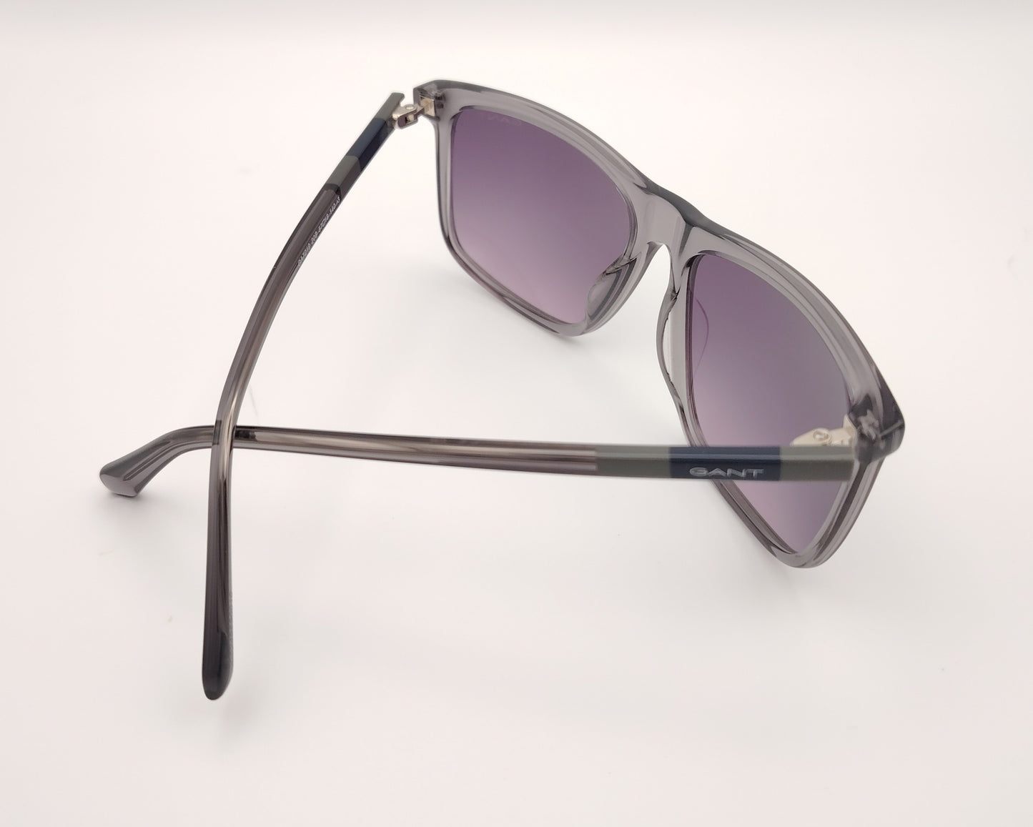 gafas de sol gant ga7219 20b gris translúcido con lentes degradadas gris violeta
