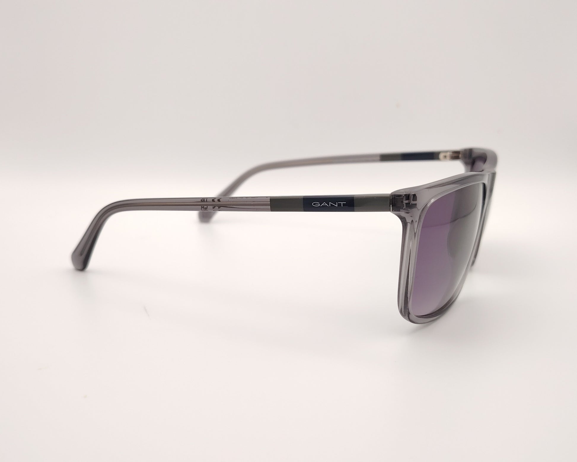 gafas de sol gant ga7219 20b gris translúcido con lentes degradadas gris violeta