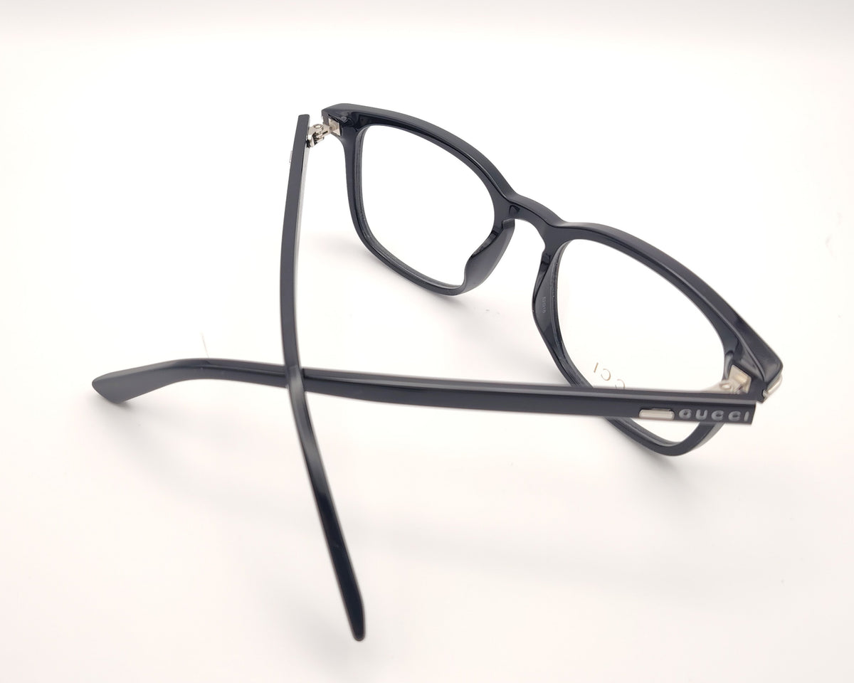 gafas gucci negras rectangulares con logo metálico en las varillas