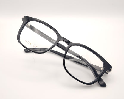 gafas gucci negras rectangulares con logo metálico en las varillas