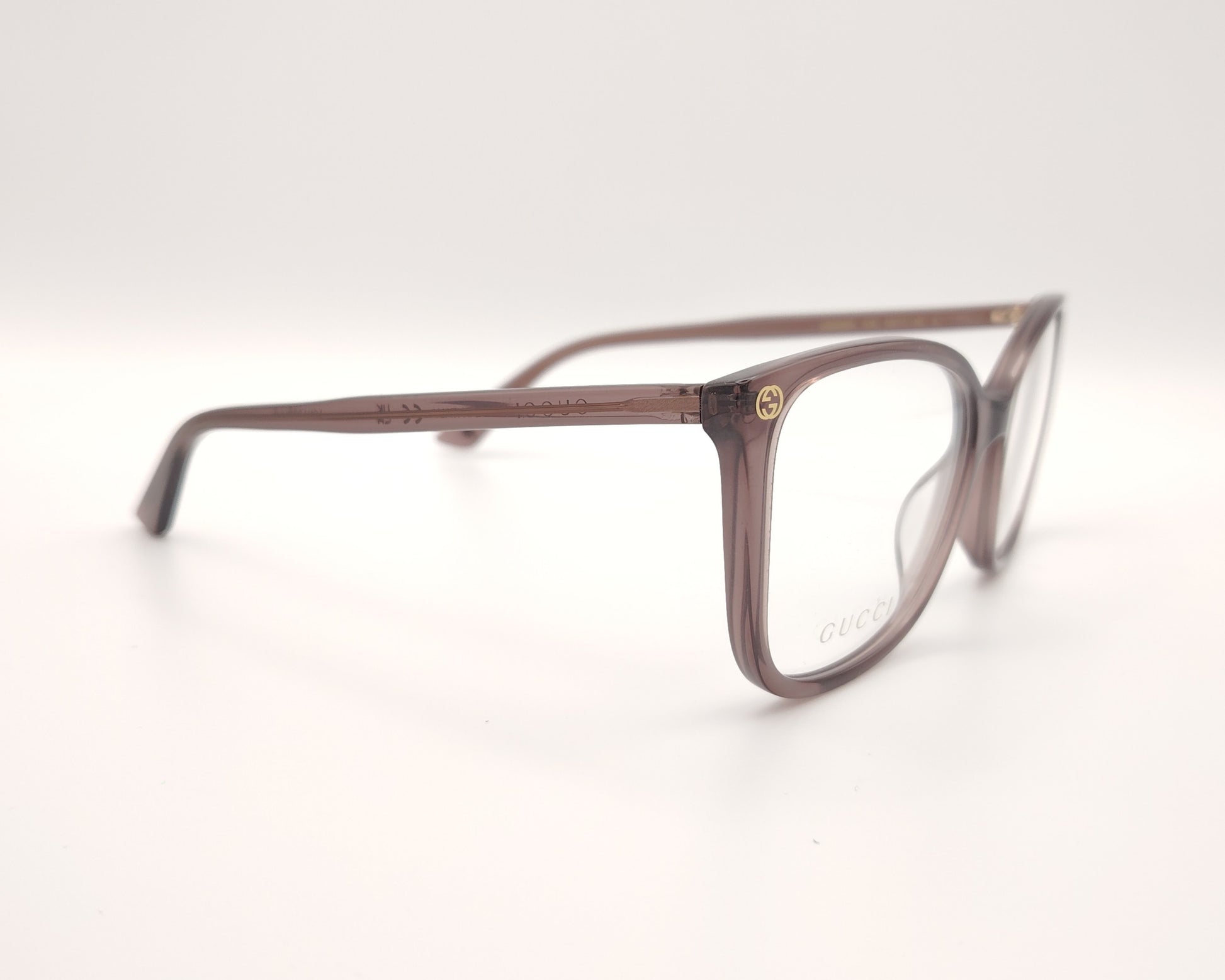 gafas gucci color malva con forma mariposa y detalles dorados