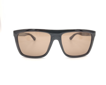 gafas de sol gucci con montura negra ancha y lentes marrones de forma cuadrada