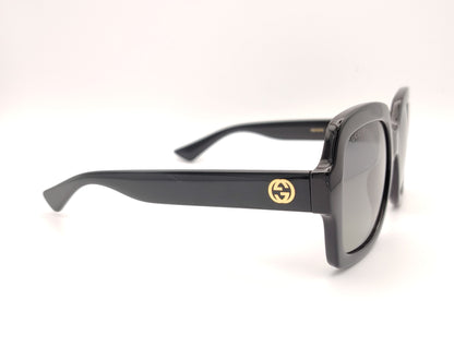 gafas de sol gucci negras con montura cuadrada oversize y logo dorado en la varilla