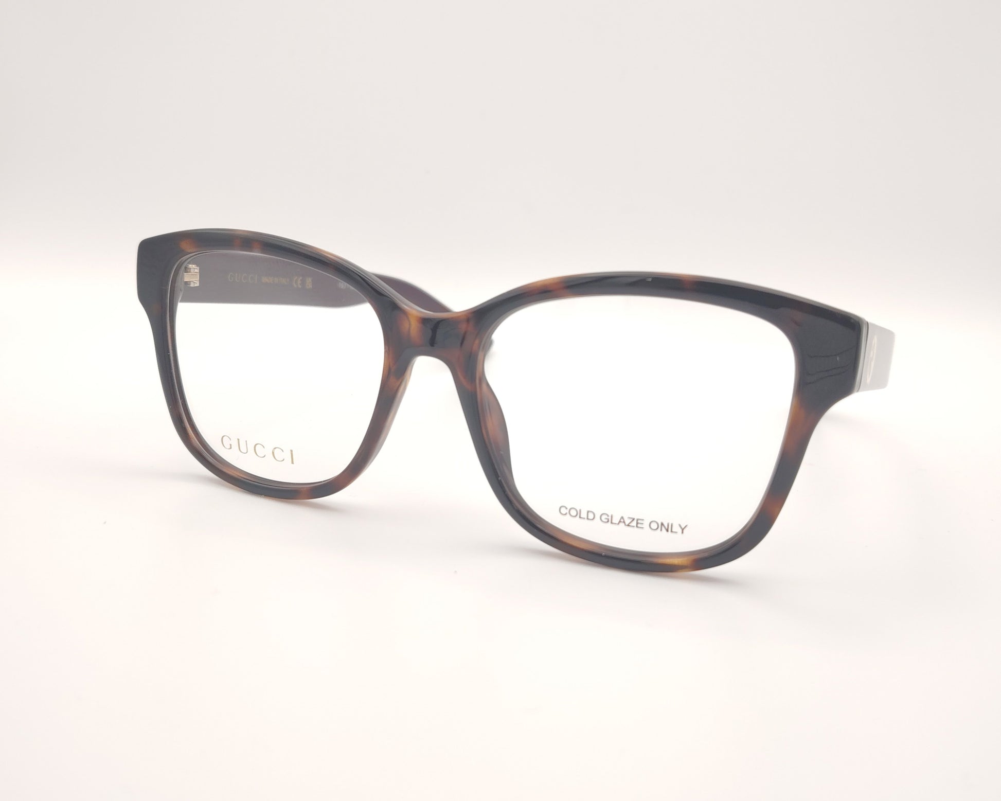 gafas graduadas gucci con frontal carey y patillas berenjena con logo dorado