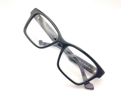 gafas gucci negras rectangulares con varilla jaspeada en verde y morado y logo dorado gg
