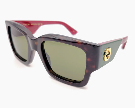 gucci gg1663s 002 gafas de sol en formato cuadrado en color habana, varillas en verde y rojo con logo gg dorado 
