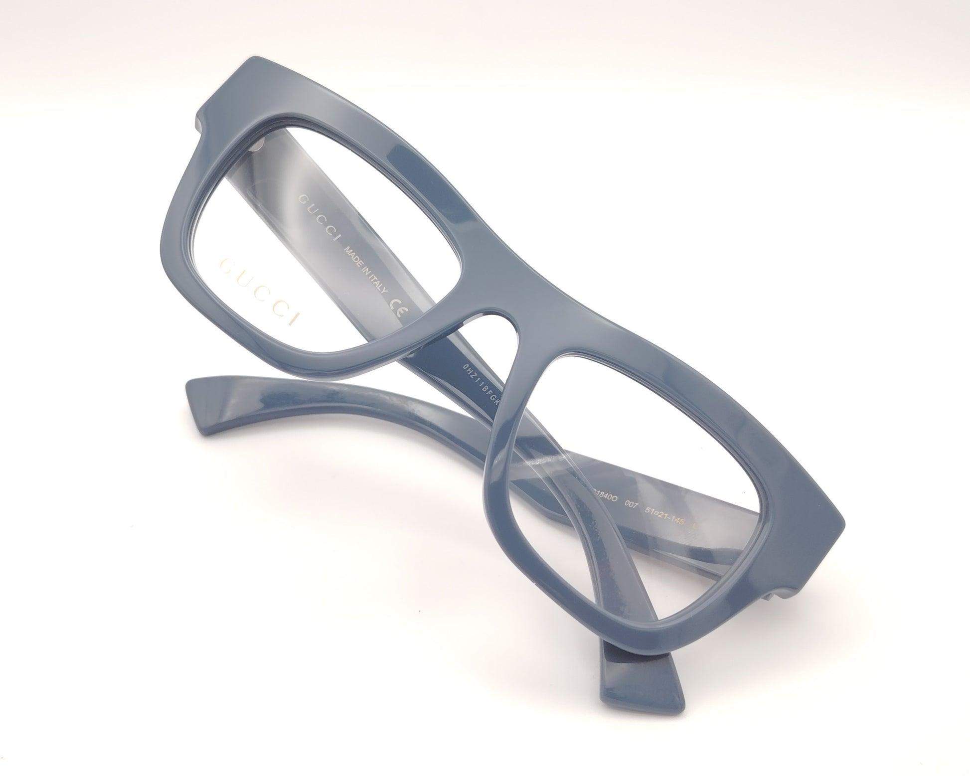 gafas graduadas gucci color azul grisáceo con montura gruesa y logo metálico en la varilla

