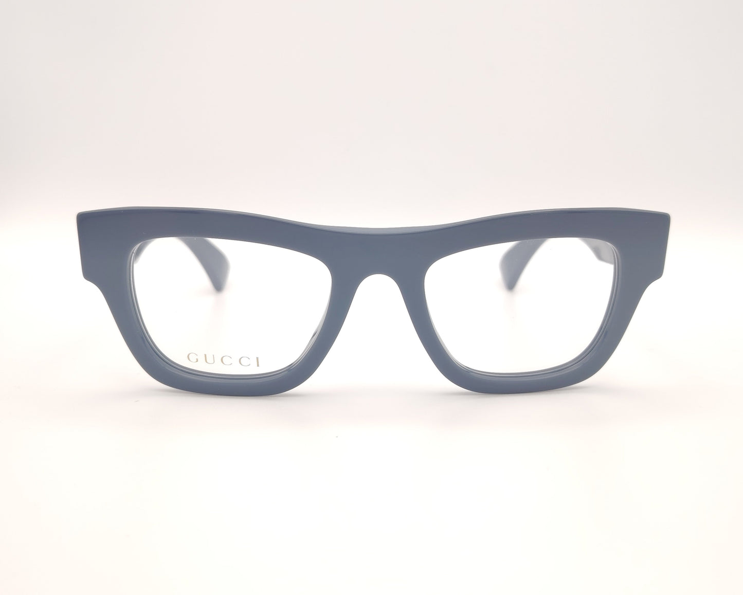 gafas graduadas gucci color azul grisáceo con montura gruesa y logo metálico en la varilla

