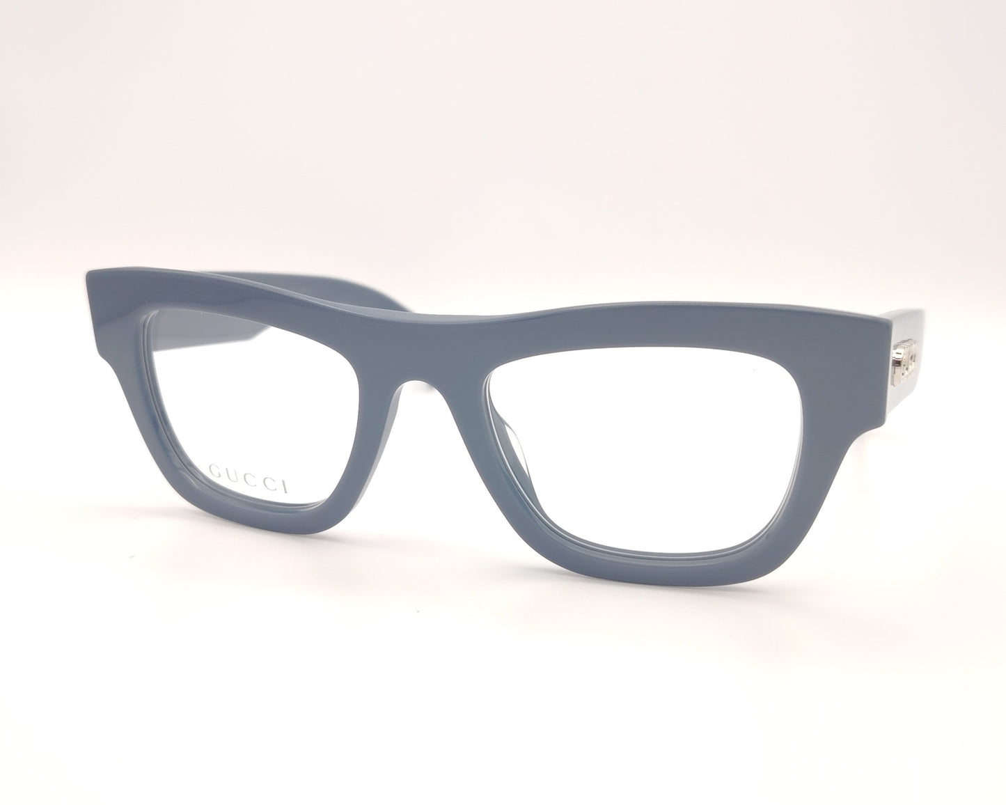 gafas graduadas gucci color azul grisáceo con montura gruesa y logo metálico en la varilla

