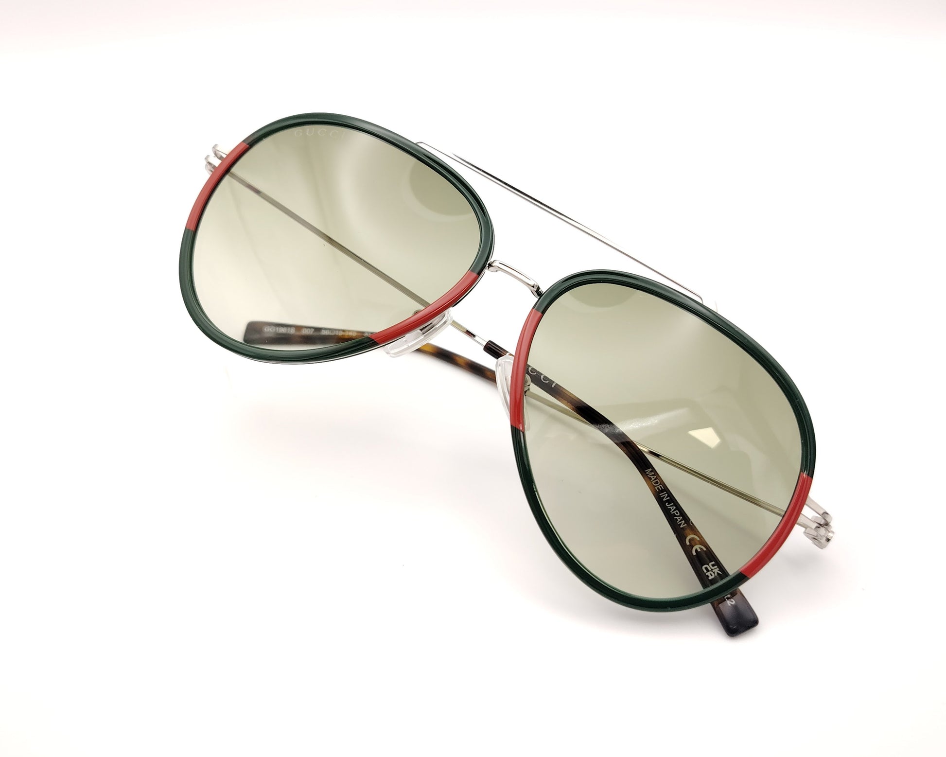 gafas de sol gucci aviador con aro verde rojo y lente degradada