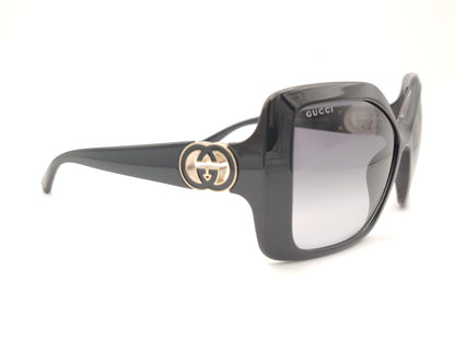 gafas de sol gucci cuadradas oversize negras con lentes grises degradadas y logo dorado en las patillas