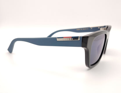 gafas de sol gucci negras con lentes azules espejo y varillas azul mate con detalle metálico