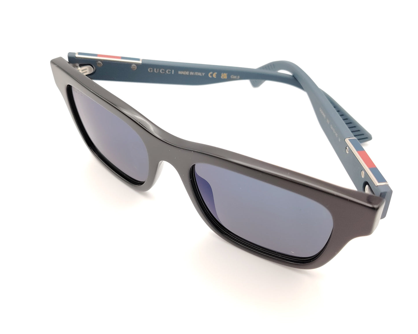 gafas de sol gucci negras con lentes azules espejo y varillas azul mate con detalle metálico
