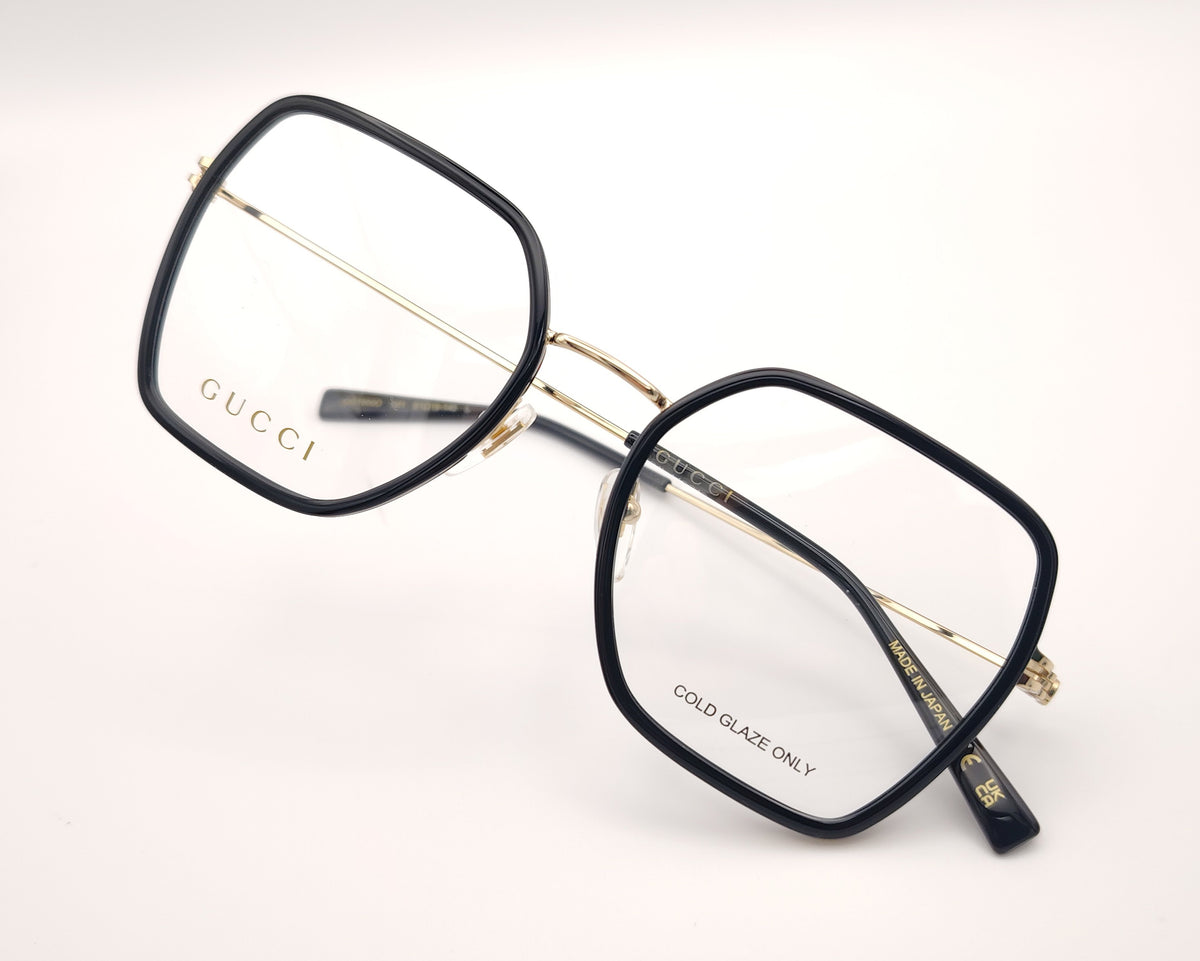 gafas gucci cuadradas con estructura metálica dorada y borde negro brillante
