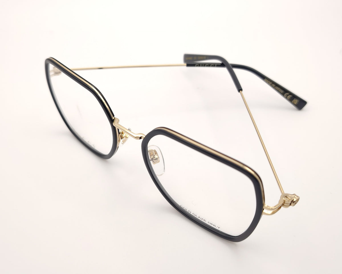 gafas gucci cuadradas con estructura metálica dorada y borde negro brillante