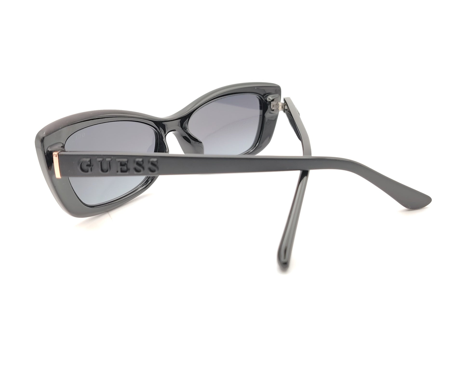 gafas de sol guess negras cat-eye con lentes degradadas y detalle en dorado