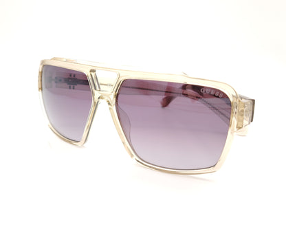 gafas de sol guess con montura champán translúcida y lentes púrpura degradadas en diseño oversize