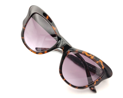 gafas de sol guess para niña o cara pequeña en carey oscuro con lentes lila degradadas