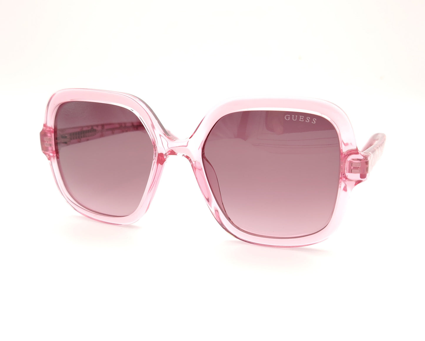 gafas de sol guess rosas translúcidas con lentes malva degradadas y corazones en la varilla