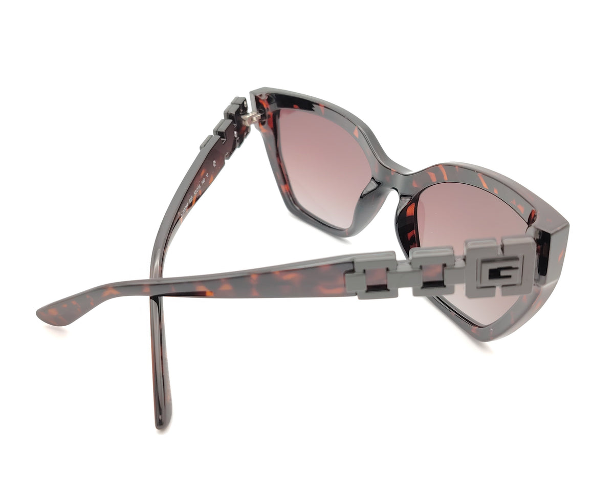 gafas guess carey oscuro con lentes rosas degradadas y detalle geometrico en la varilla