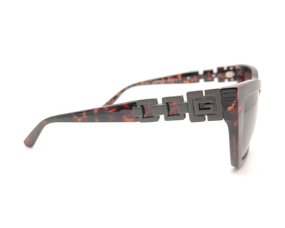 gafas guess carey oscuro con lentes rosas degradadas y detalle geometrico en la varilla