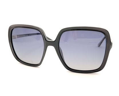 gafas de sol guess negras cuadradas con lentes gris azuladas degradadas y detalle dorado