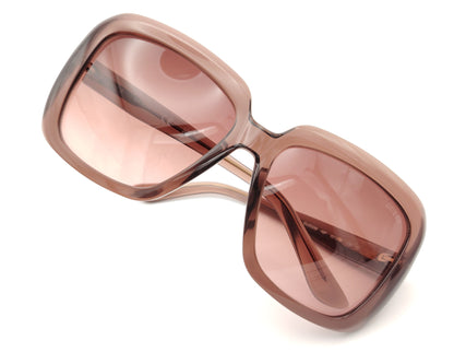 gafas guess oversize cuadradas en rosa ahumado con lentes del mismo tono