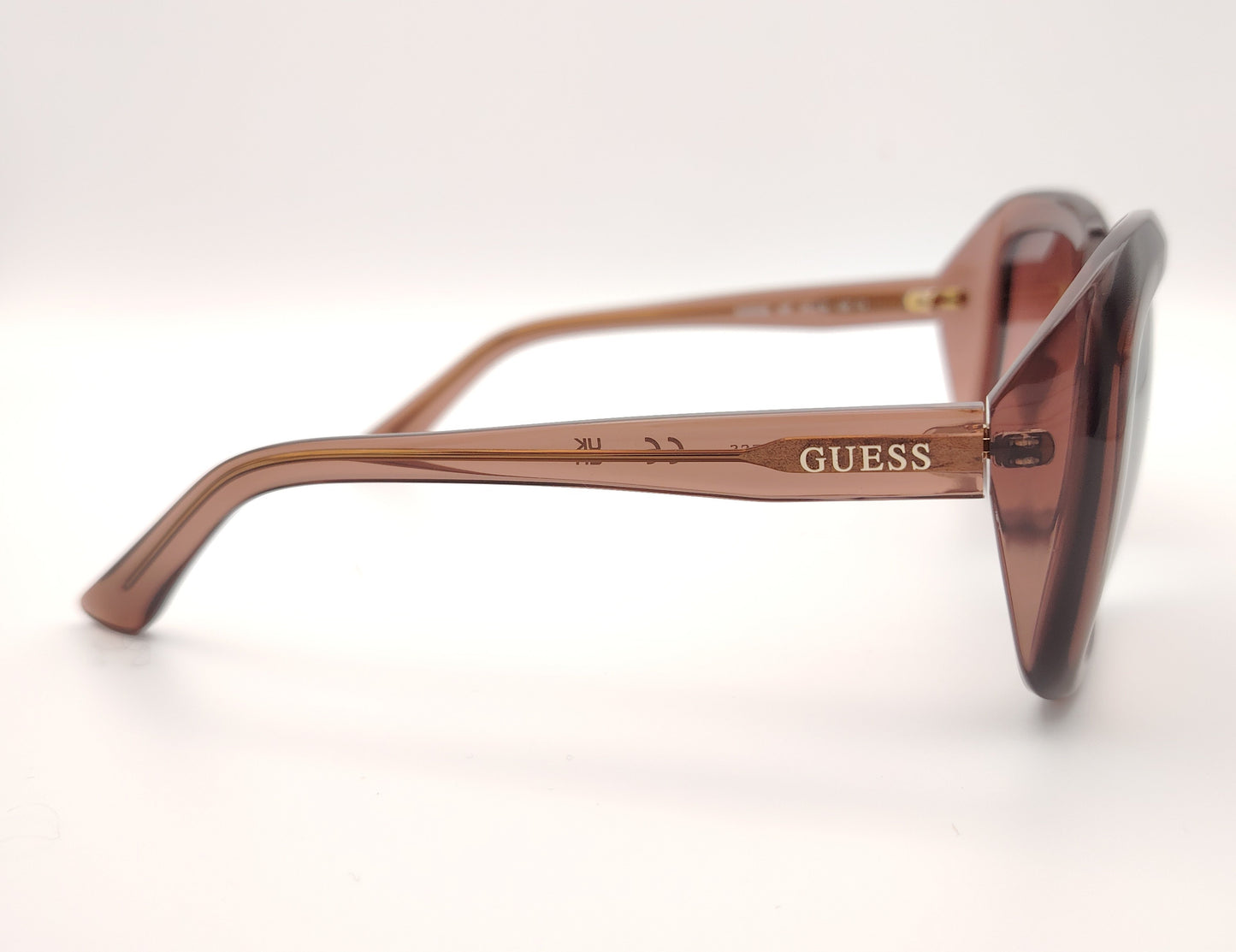 gafas guess oversize cuadradas en rosa ahumado con lentes del mismo tono