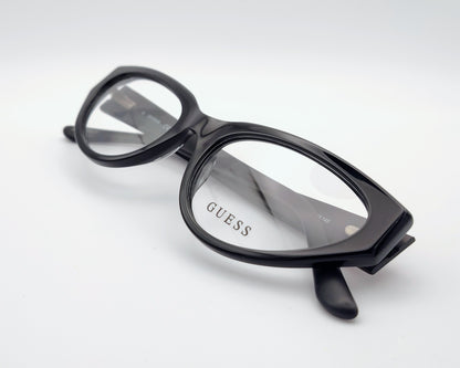 guess gu50113 001 gafas de acetato en formato cat eyes en color negro con logo dorado en las varillas