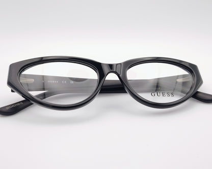 guess gu50113 001 gafas de acetato en formato cat eyes en color negro con logo dorado en las varillas