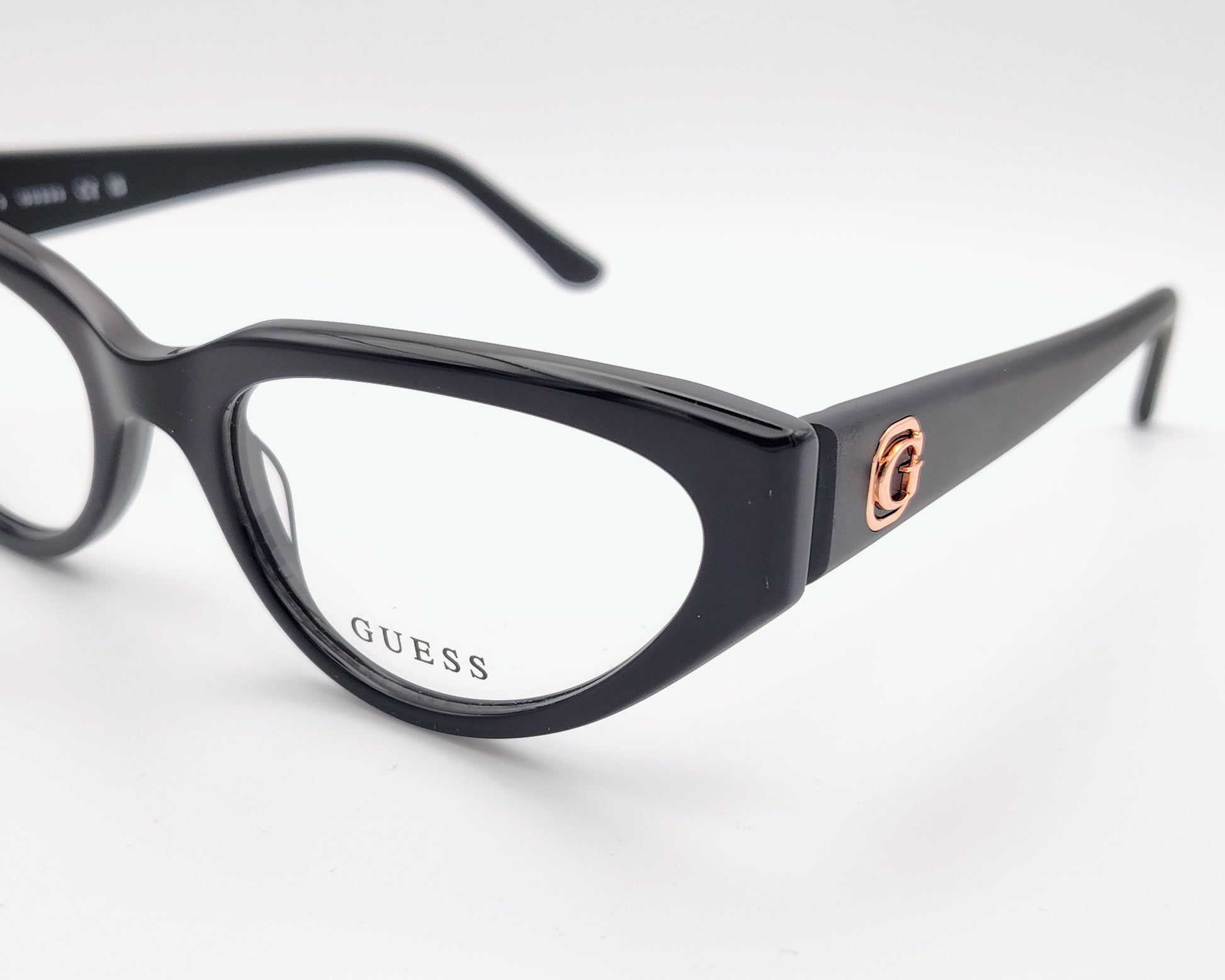 guess gu50113 001 gafas de acetato en formato cat eyes en color negro con logo dorado en las varillas