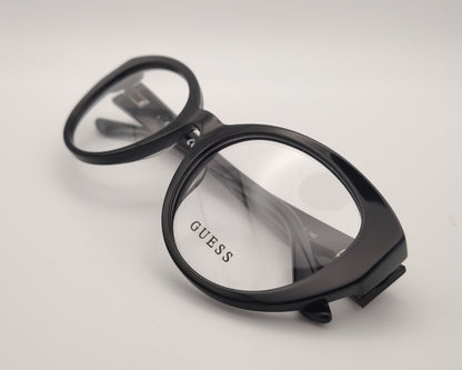 guess gu50127 001 gafas estilo cat eyes redondeadas de acetato en color negro con las varillas en estampado de serpiente gris