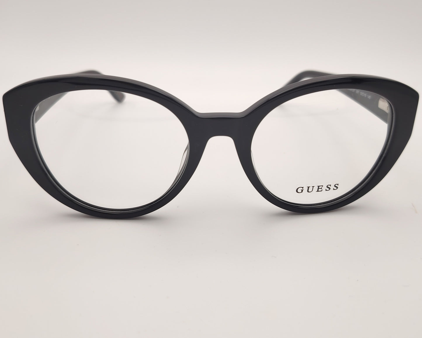 guess gu50127 001 gafas estilo cat eyes redondeadas de acetato en color negro con las varillas en estampado de serpiente gris