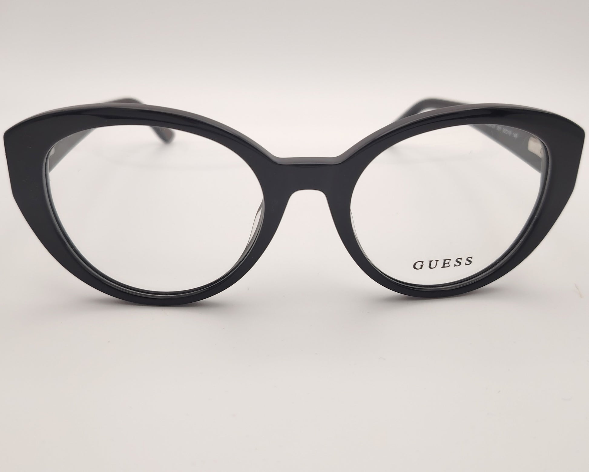 guess gu50127 001 gafas estilo cat eyes redondeadas de acetato en color negro con las varillas en estampado de serpiente gris