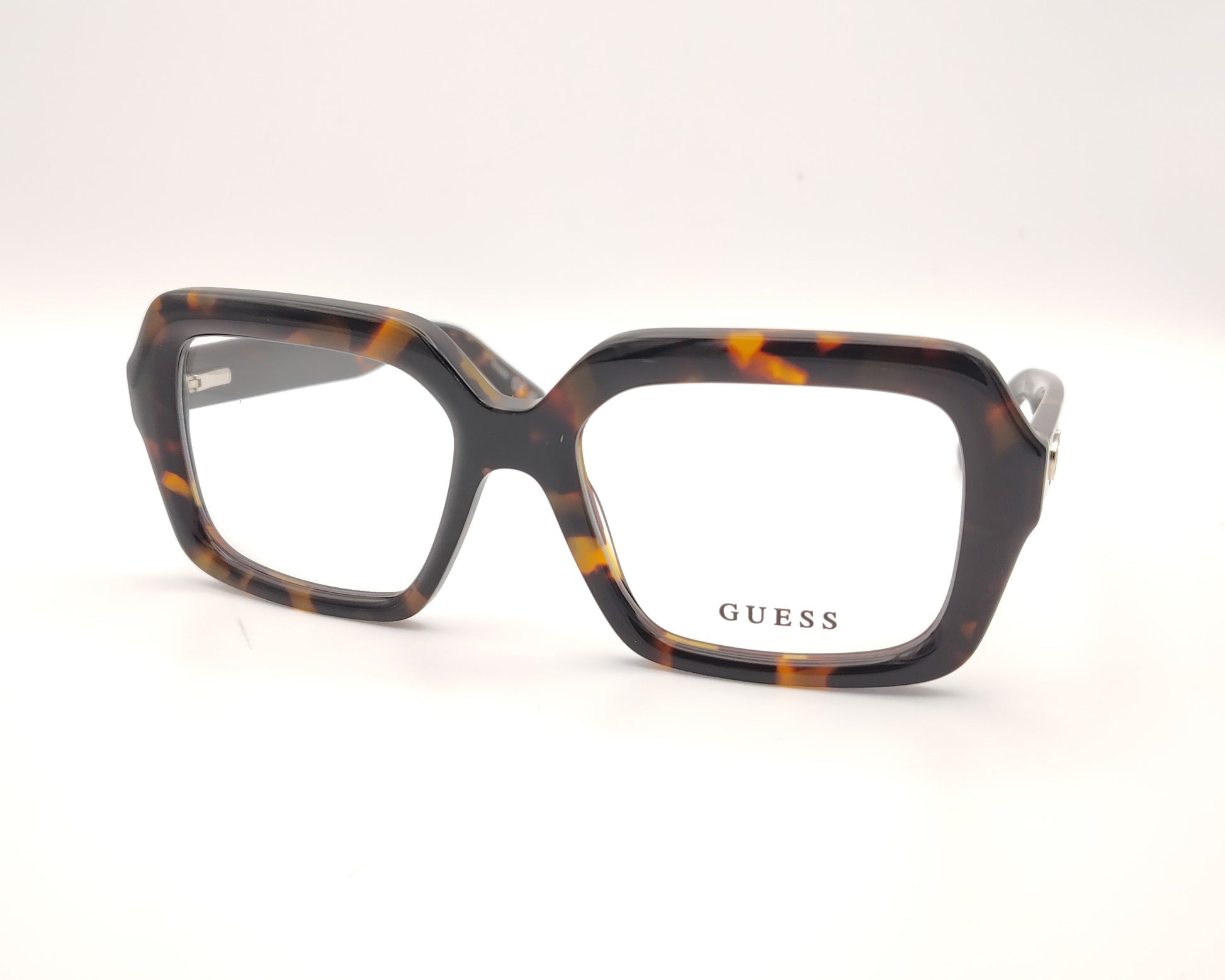 gafas guess cuadradas con montura de pasta carey y detalle metálico en la varilla